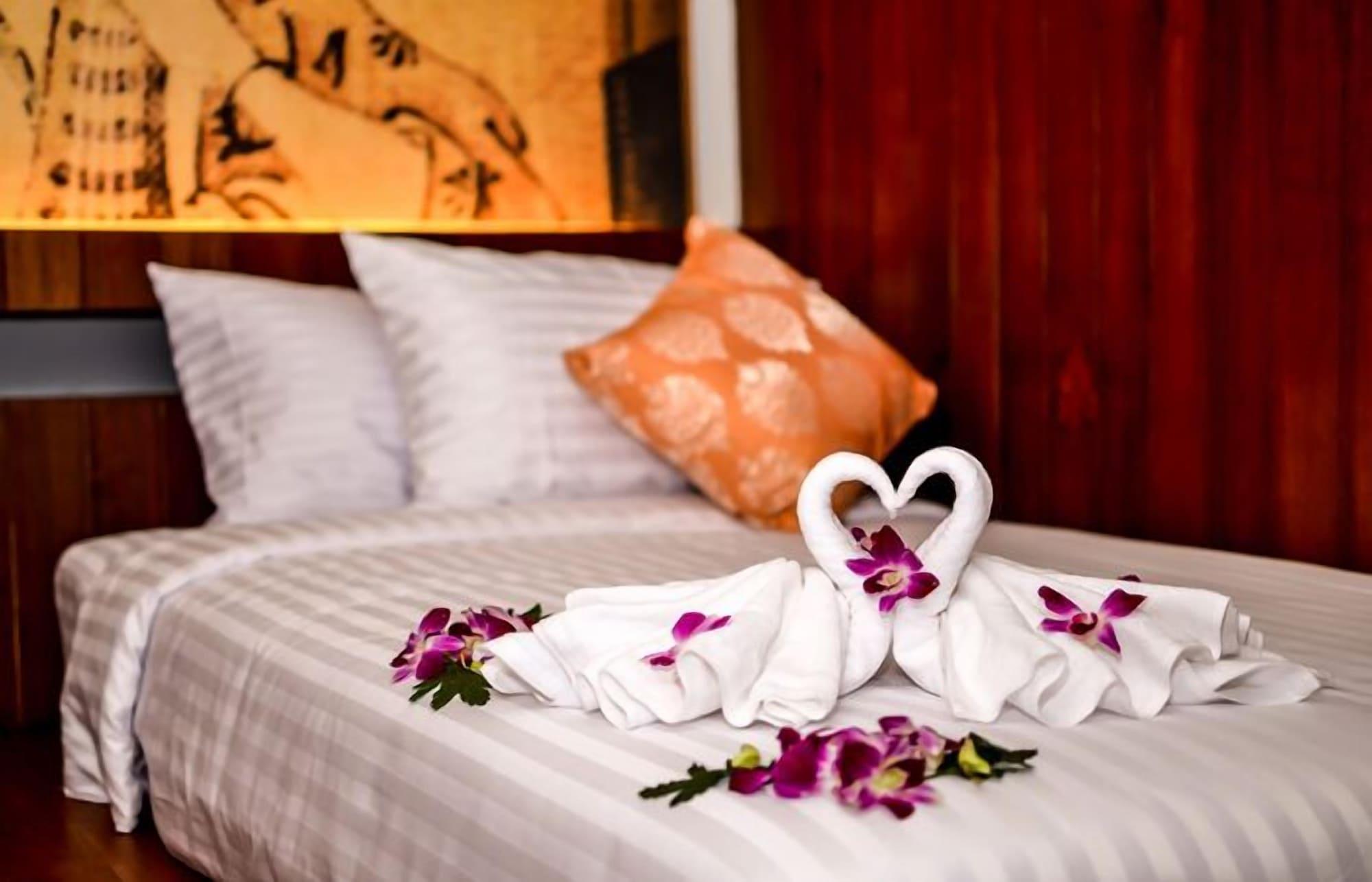 Lap Roi Karon Beachfront By Shanaya Eksteriør bilde