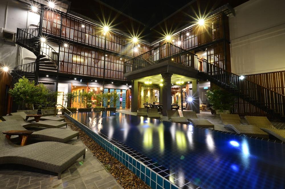 Lap Roi Karon Beachfront By Shanaya Eksteriør bilde
