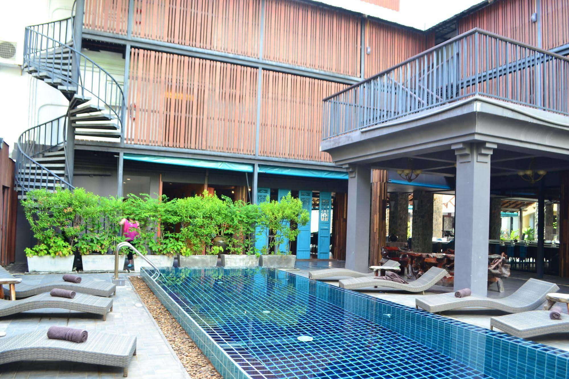 Lap Roi Karon Beachfront By Shanaya Eksteriør bilde